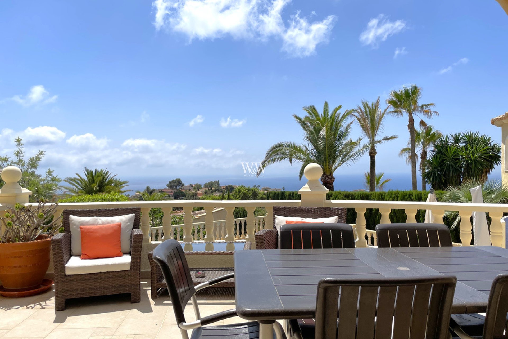 Belle vue sur la mer depuis le balcon