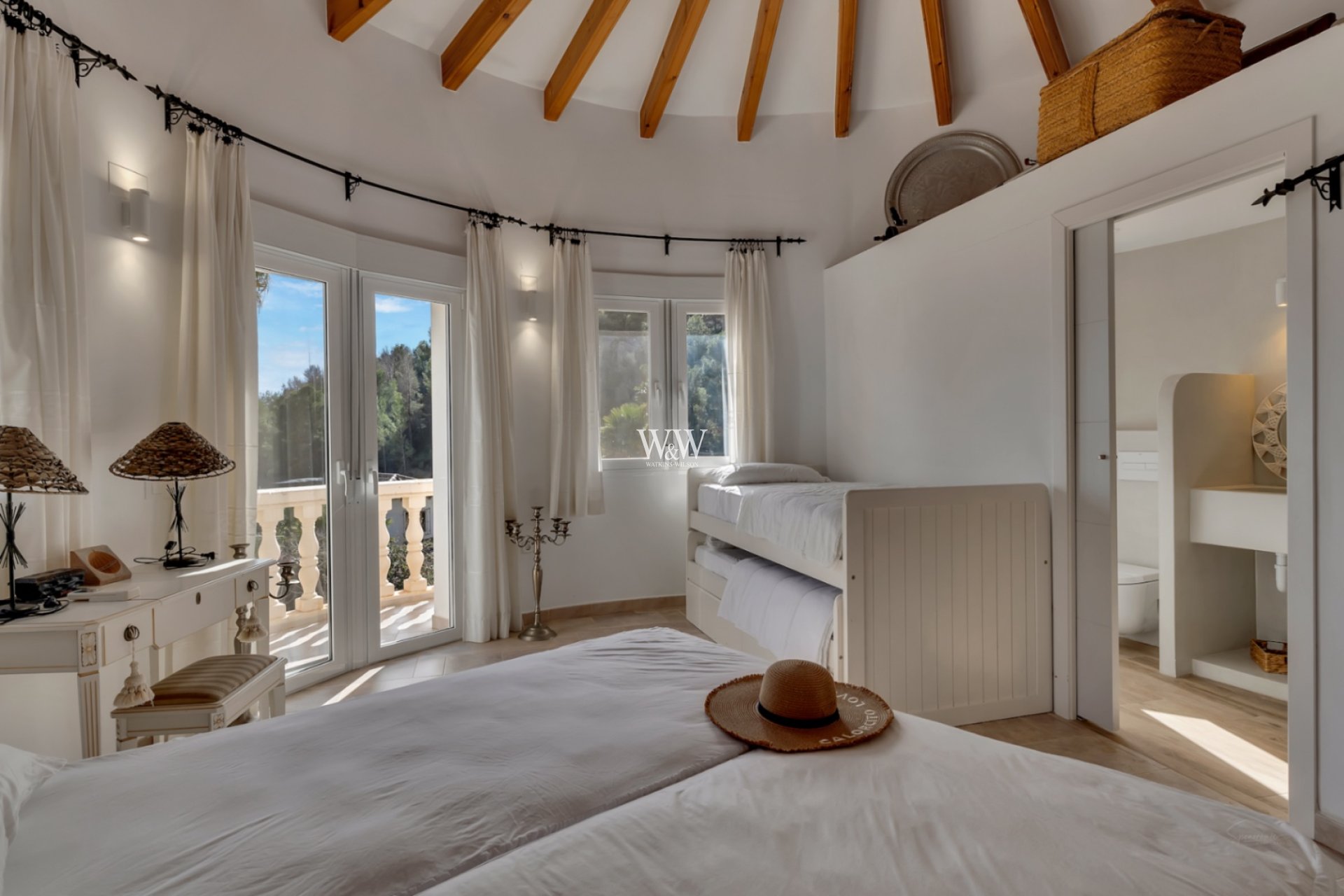 Resale - Villa -
Moraira - Benimeit