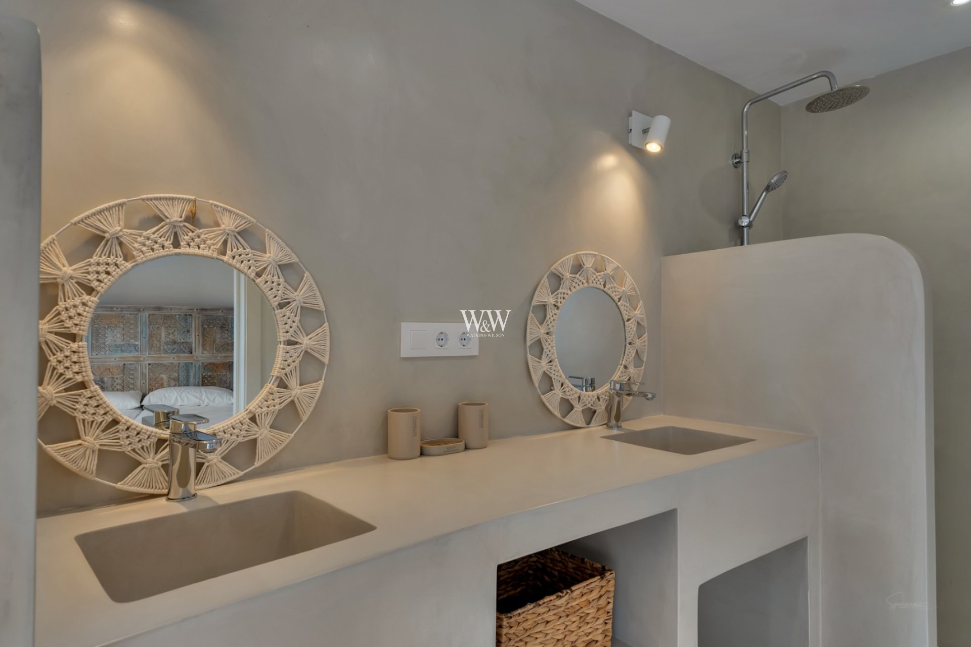 Resale - Villa -
Moraira - Benimeit