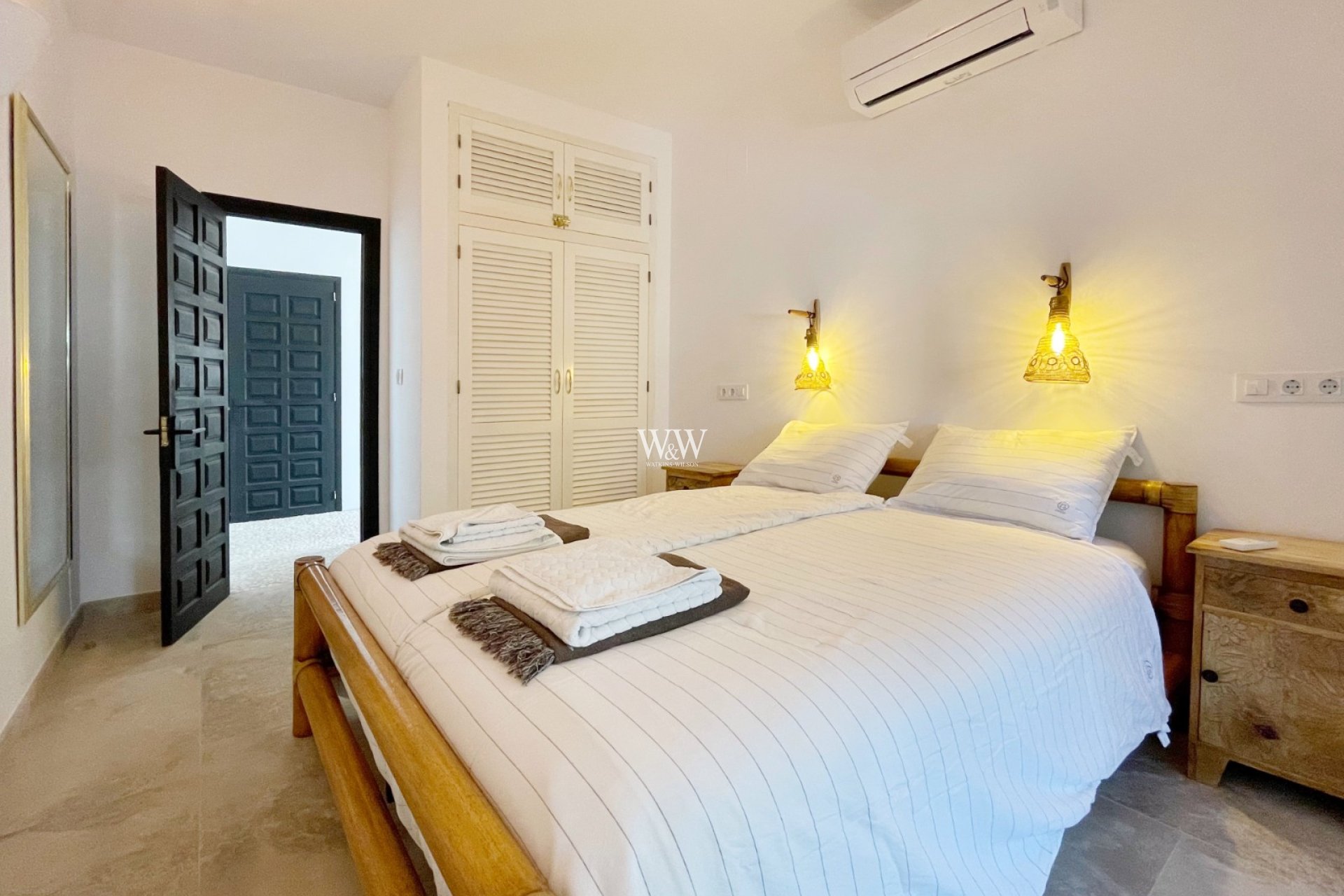 Resale - Villa -
Moraira - Benimeit