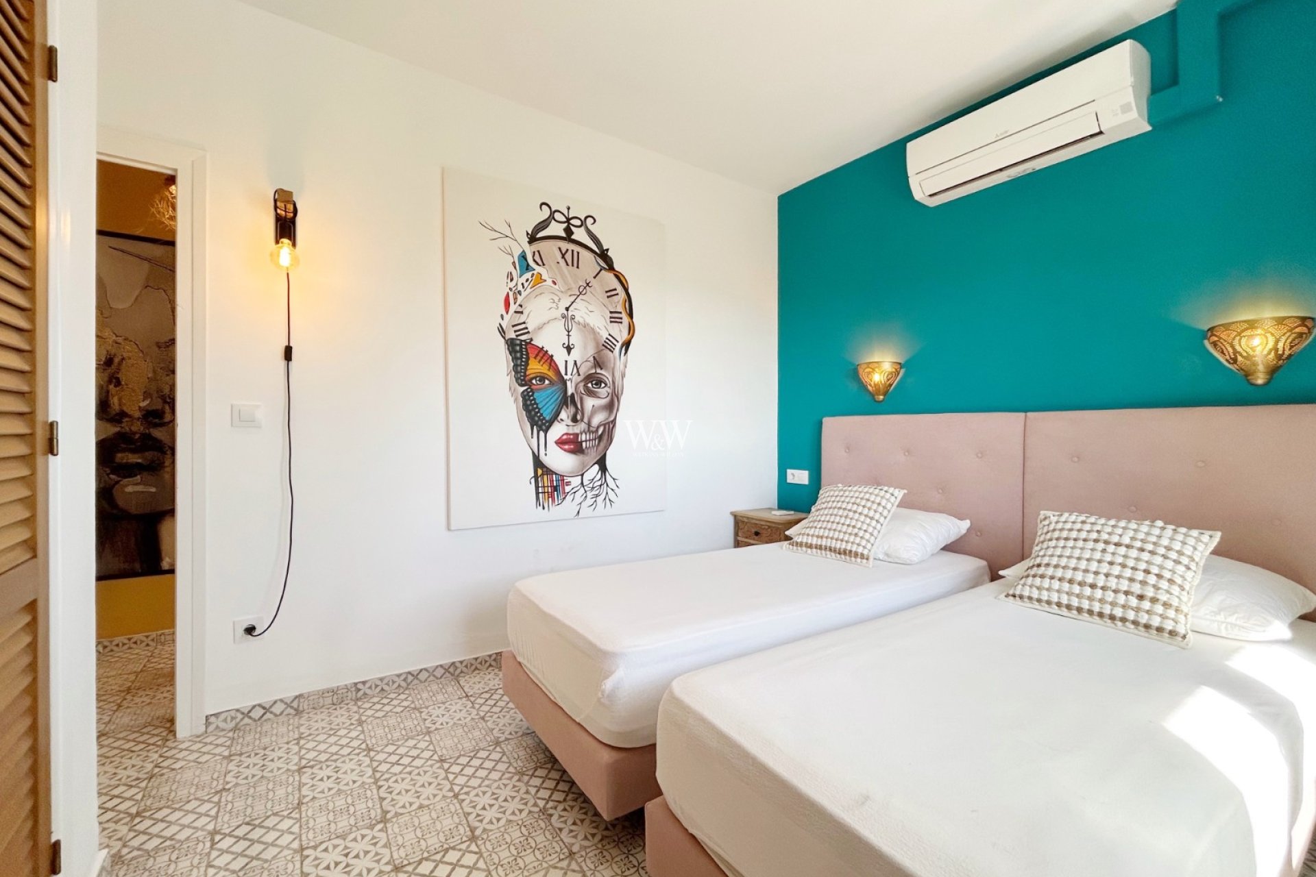 Resale - Villa -
Moraira - Benimeit