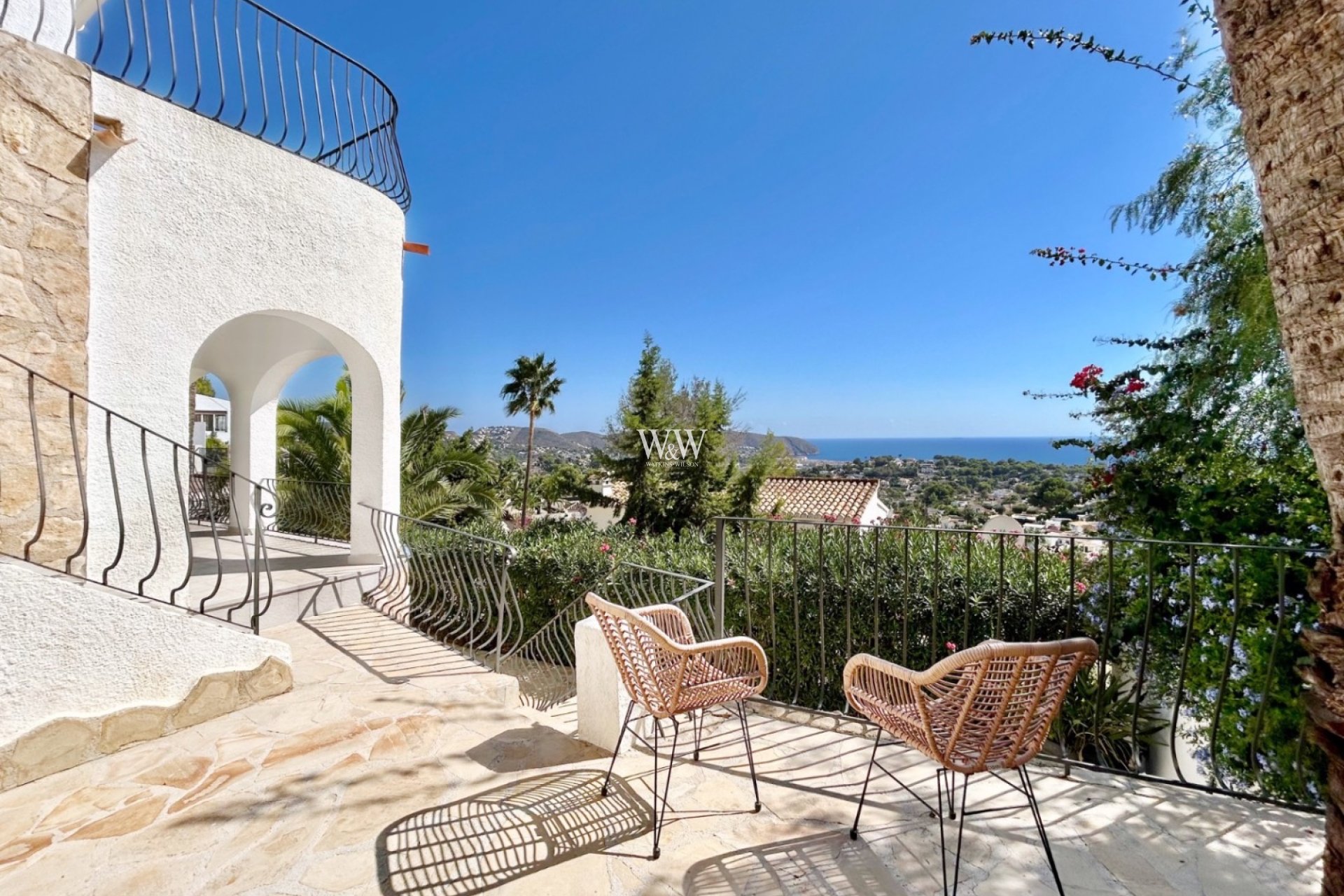 Resale - Villa -
Moraira - Benimeit
