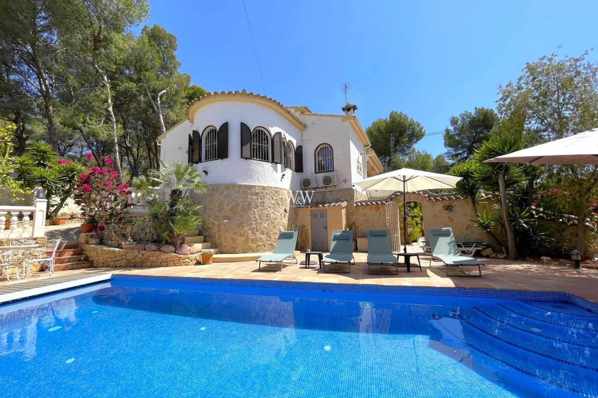 Resale - Villa -
Moraira - Benimeit