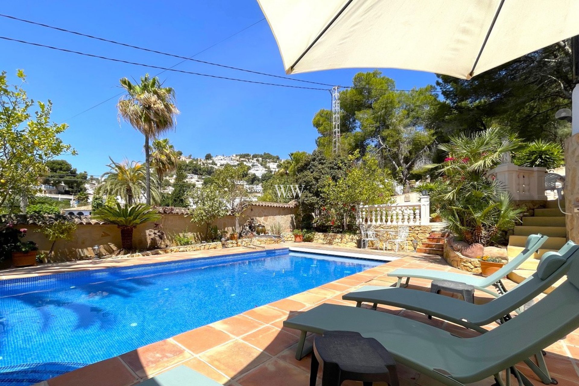 Resale - Villa -
Moraira - Benimeit