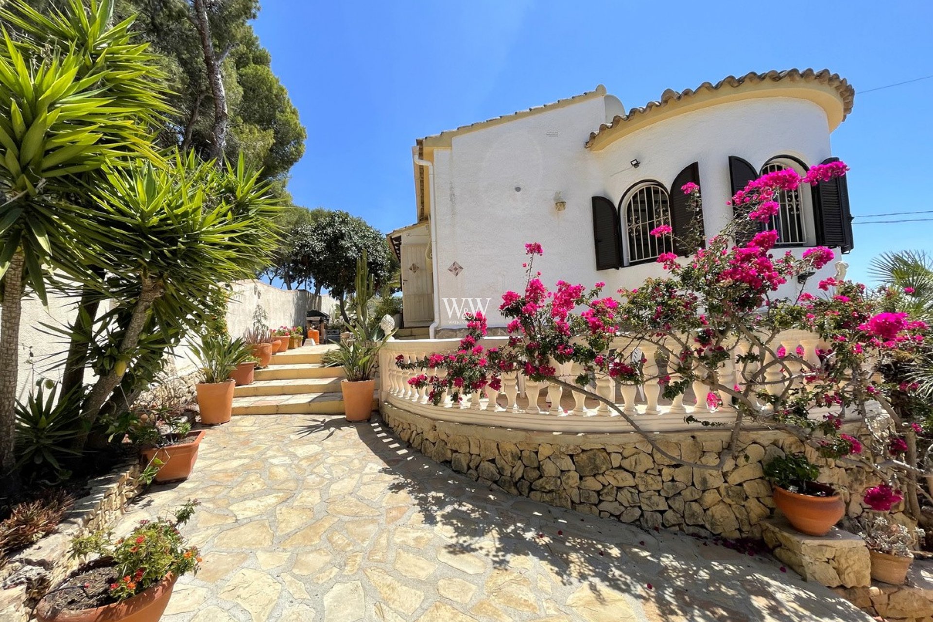 Resale - Villa -
Moraira - Benimeit