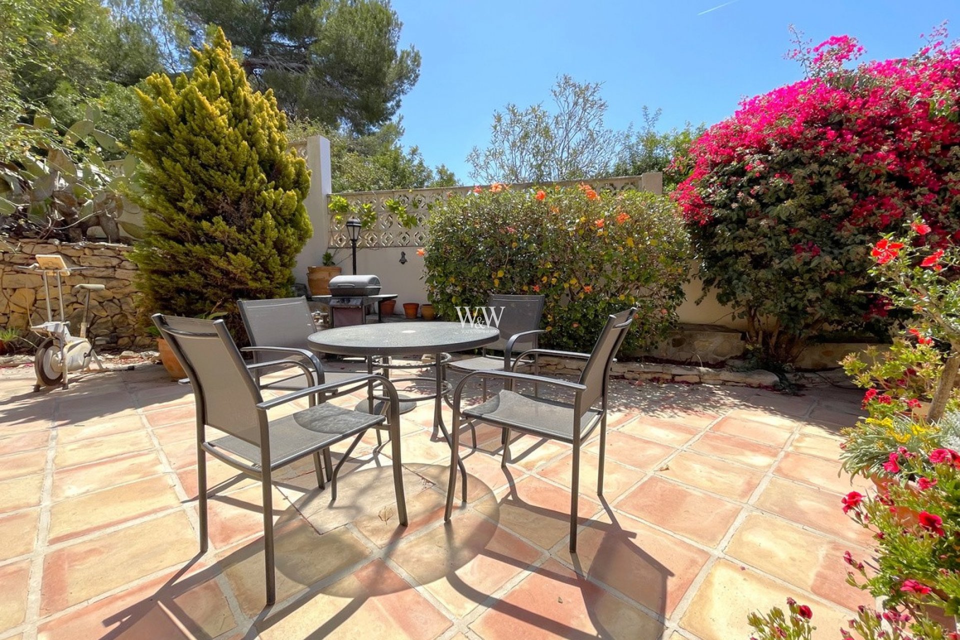 Resale - Villa -
Moraira - Benimeit