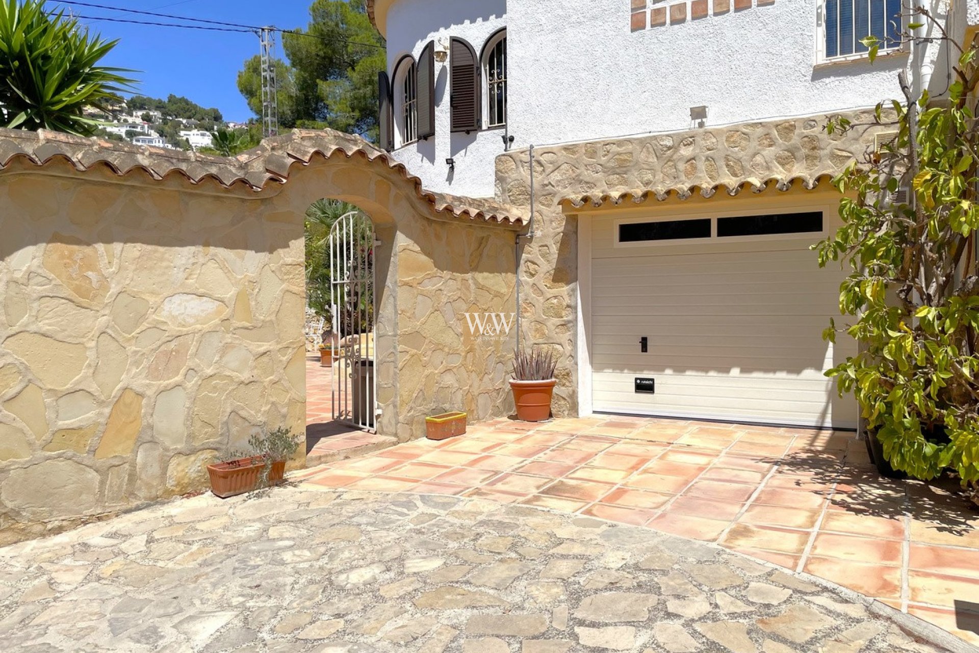 Resale - Villa -
Moraira - Benimeit