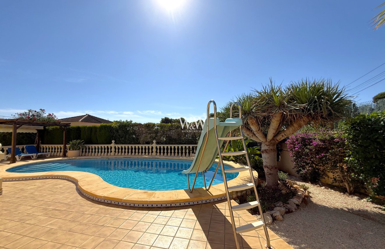 Resale - Villa -
Moraira - Cometa