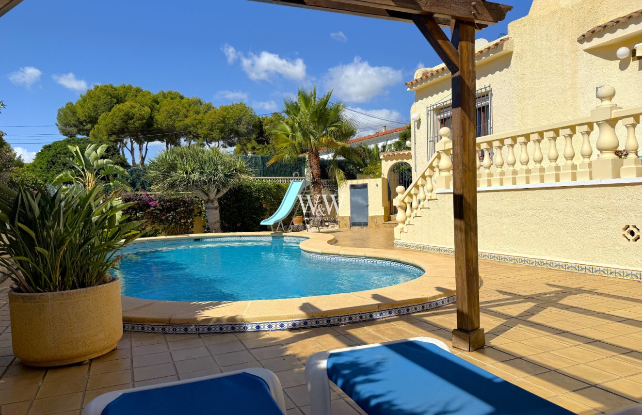 Resale - Villa -
Moraira - Cometa