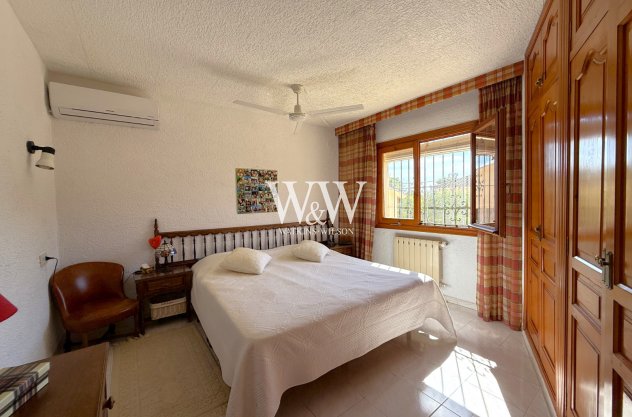 Resale - Villa -
Moraira - Cometa