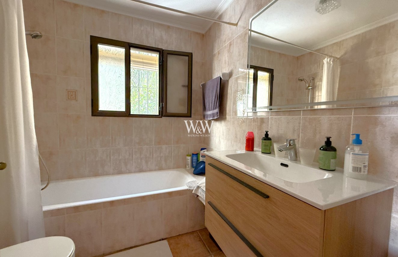 Resale - Villa -
Moraira - Cometa