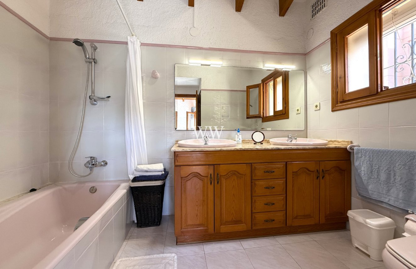 Resale - Villa -
Moraira - Cometa