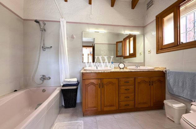 Resale - Villa -
Moraira - Cometa