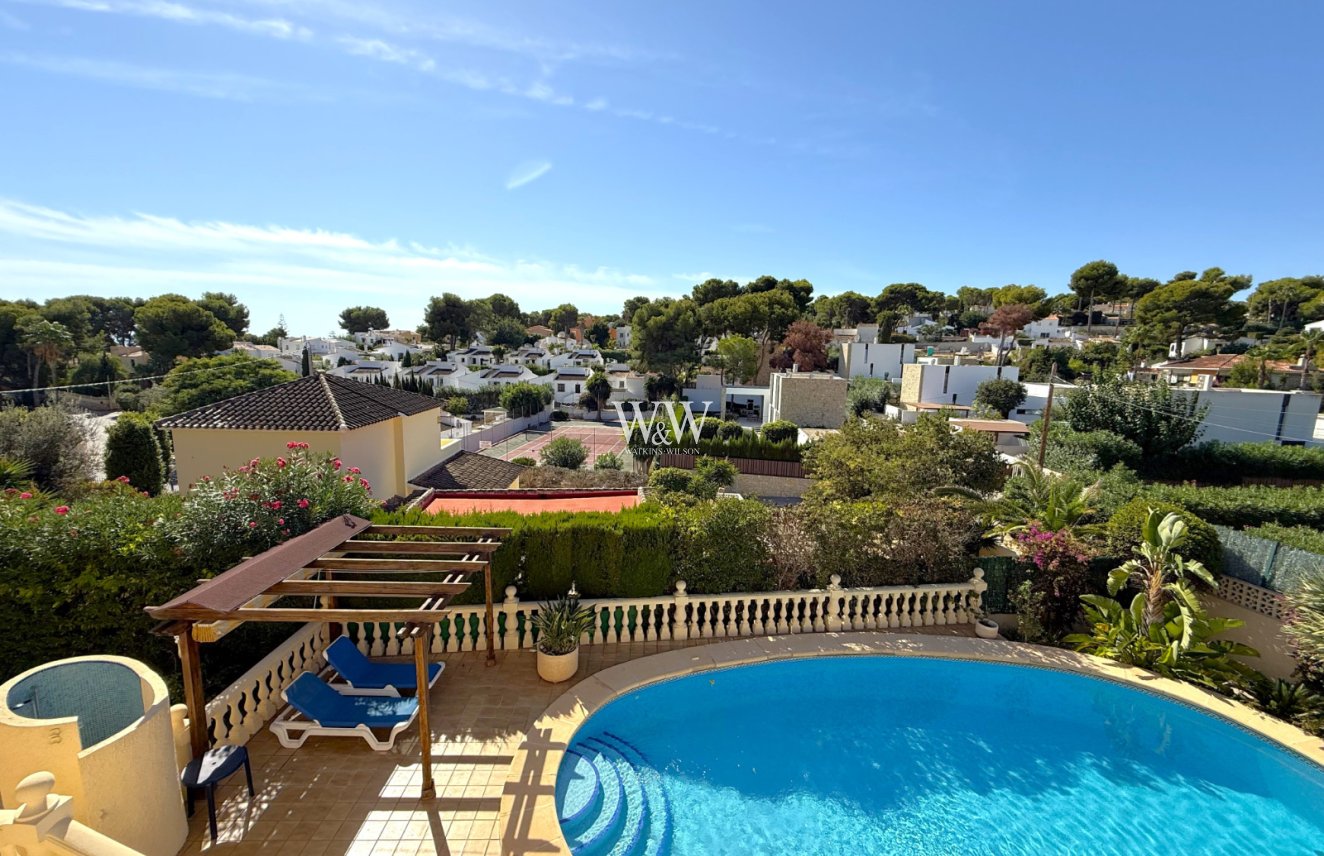 Resale - Villa -
Moraira - Cometa