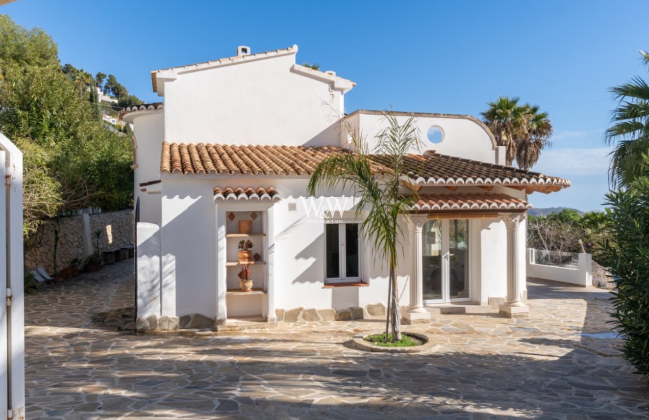 Resale - Villa -
Moraira - Benimeit