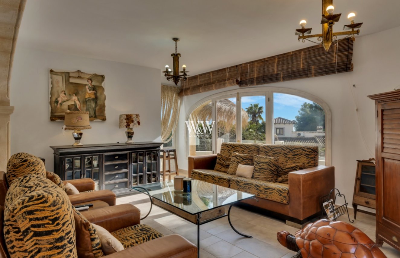 Resale - Villa -
Moraira - Benimeit