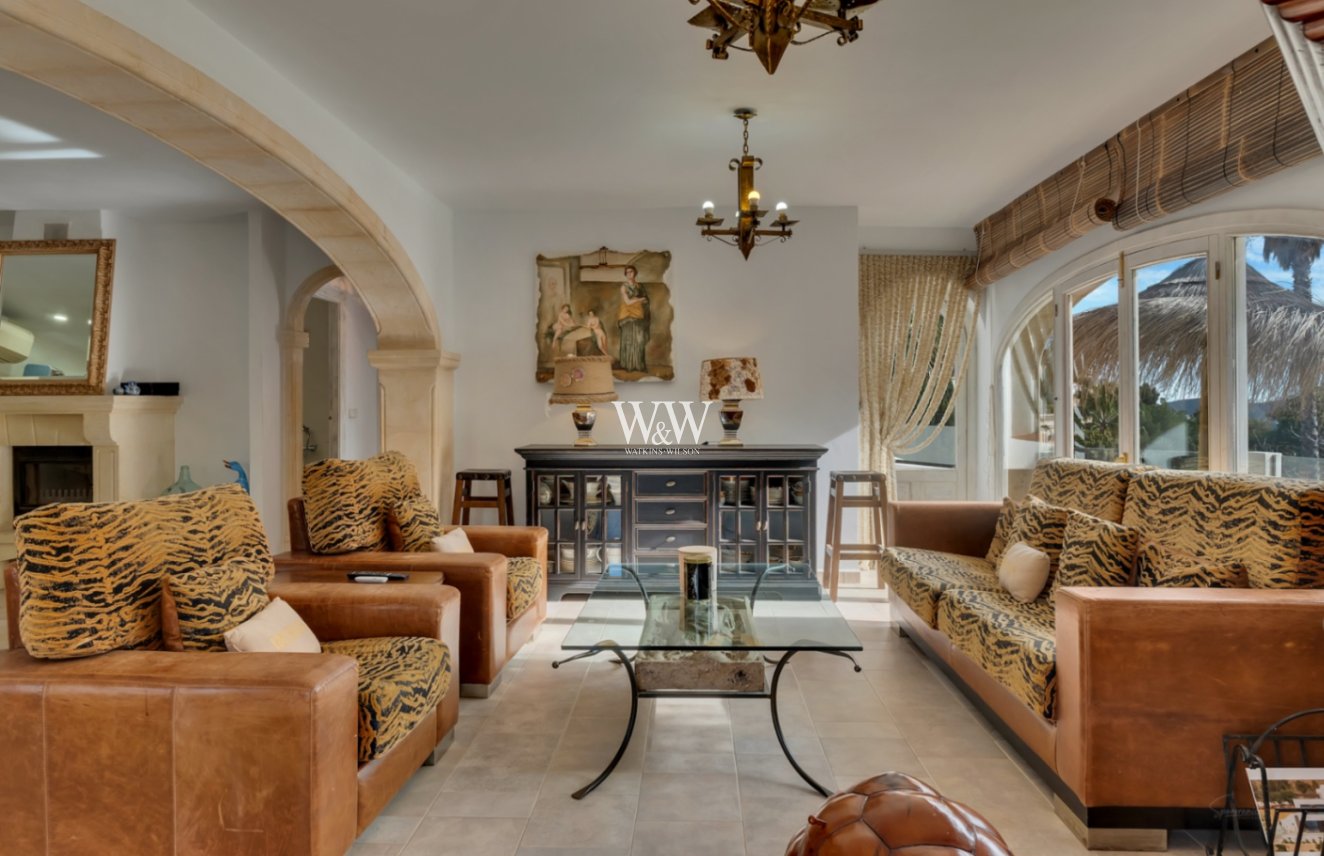 Resale - Villa -
Moraira - Benimeit