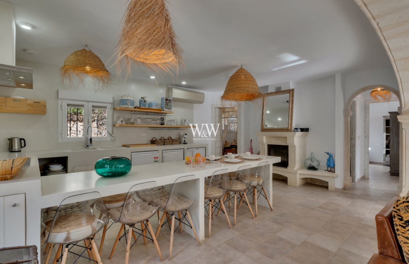 Resale - Villa -
Moraira - Benimeit