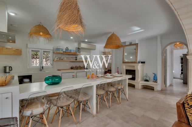 Resale - Villa -
Moraira - Benimeit