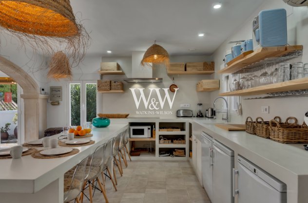 Resale - Villa -
Moraira - Benimeit