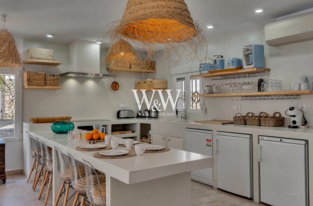 Resale - Villa -
Moraira - Benimeit