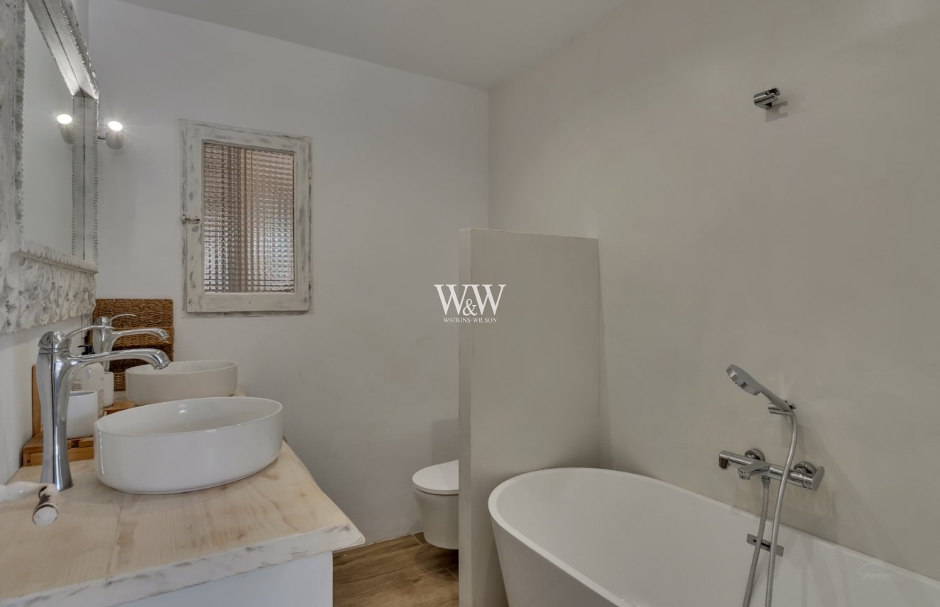 Resale - Villa -
Moraira - Benimeit