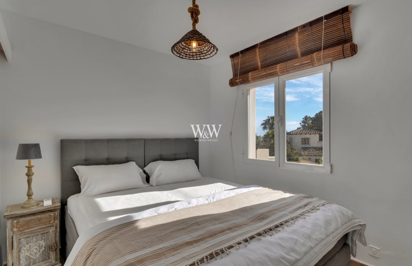 Resale - Villa -
Moraira - Benimeit