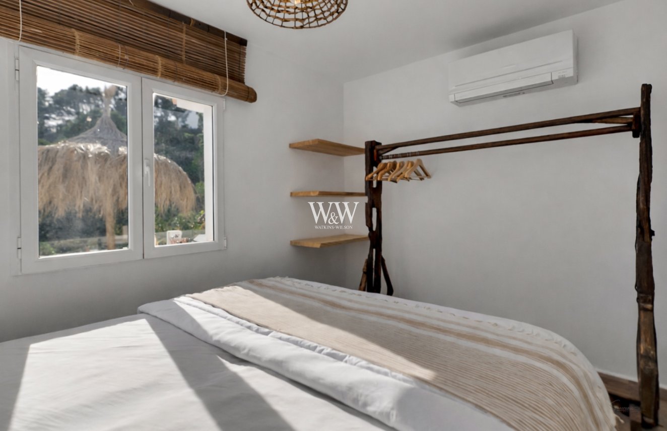 Resale - Villa -
Moraira - Benimeit