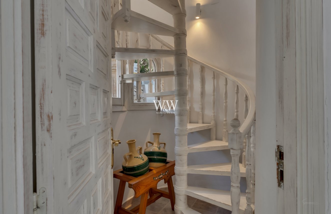 Resale - Villa -
Moraira - Benimeit