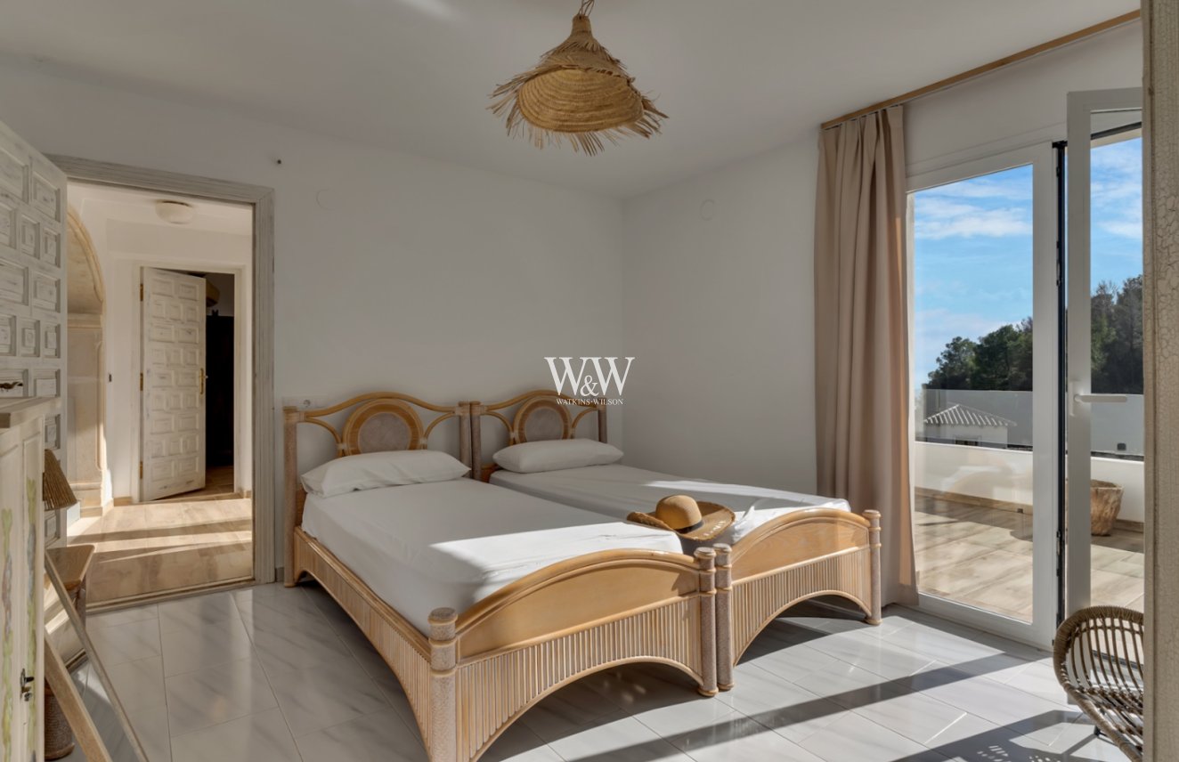 Resale - Villa -
Moraira - Benimeit