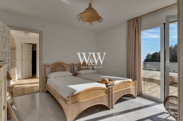 Resale - Villa -
Moraira - Benimeit