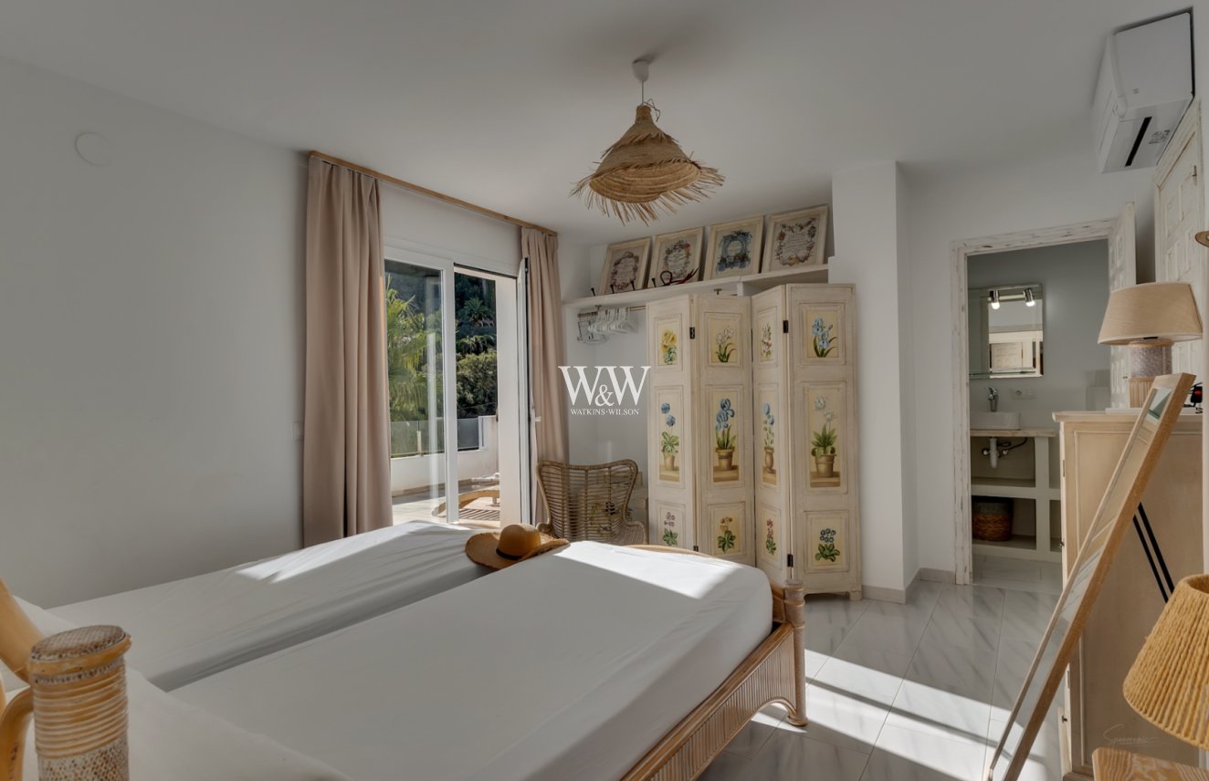 Resale - Villa -
Moraira - Benimeit