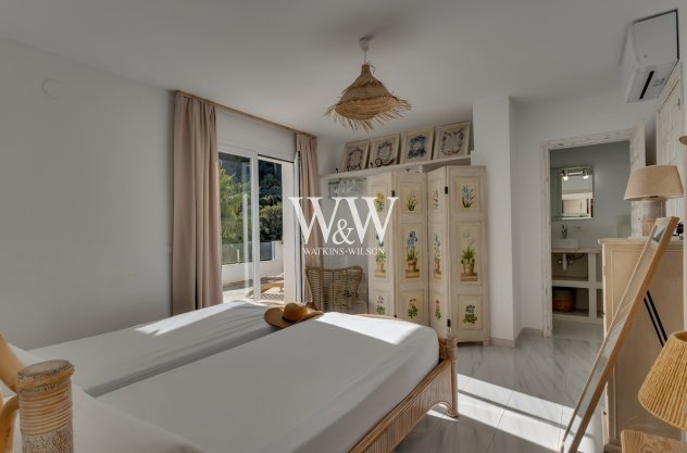 Resale - Villa -
Moraira - Benimeit