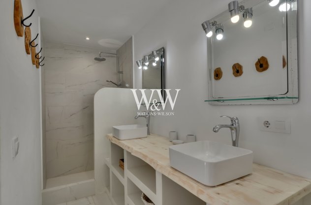 Resale - Villa -
Moraira - Benimeit