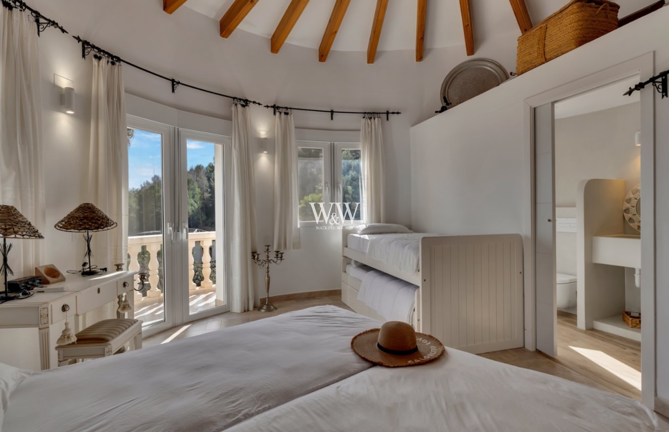 Resale - Villa -
Moraira - Benimeit