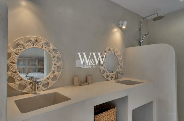 Resale - Villa -
Moraira - Benimeit