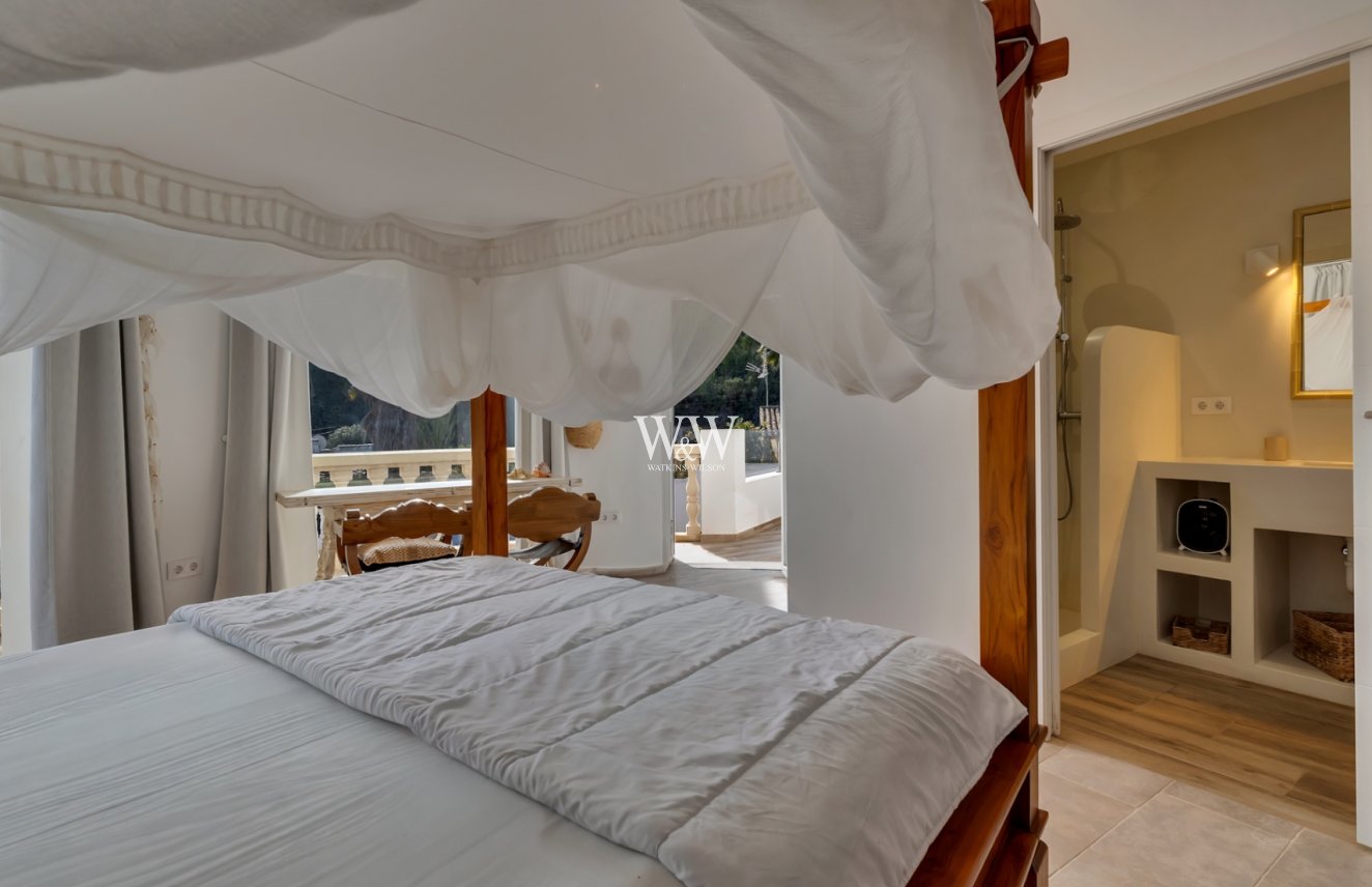 Resale - Villa -
Moraira - Benimeit