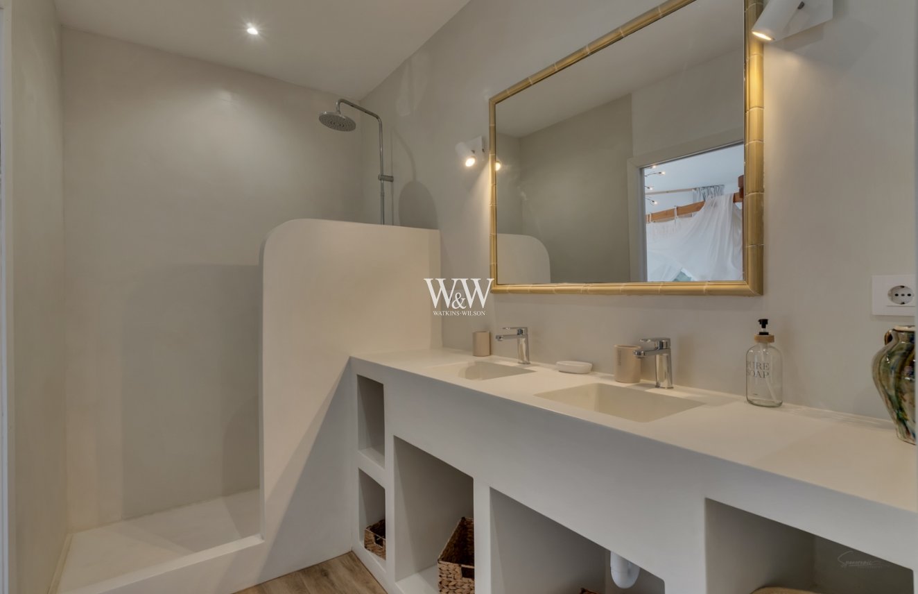 Resale - Villa -
Moraira - Benimeit