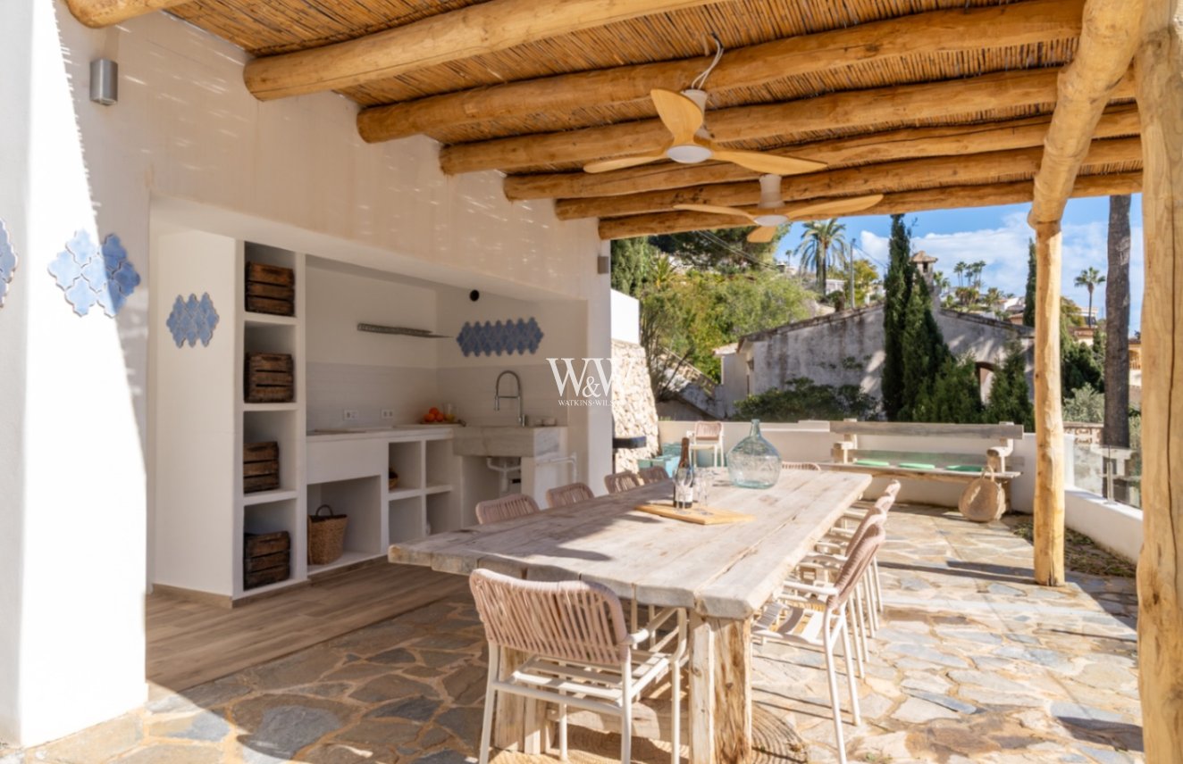 Resale - Villa -
Moraira - Benimeit
