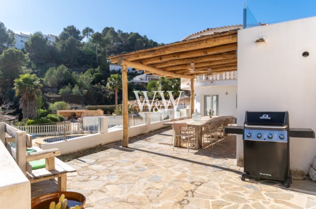 Resale - Villa -
Moraira - Benimeit
