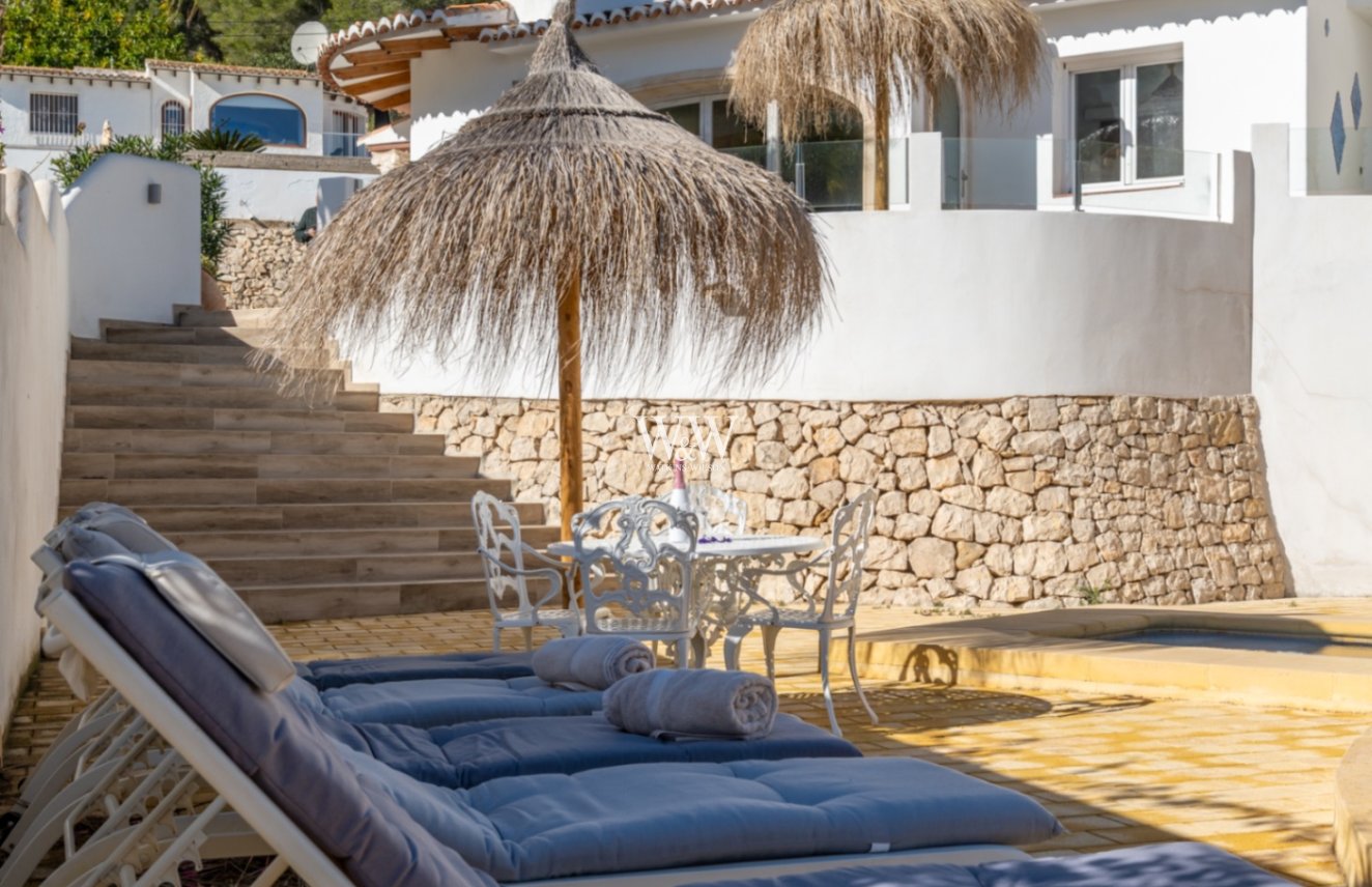 Resale - Villa -
Moraira - Benimeit
