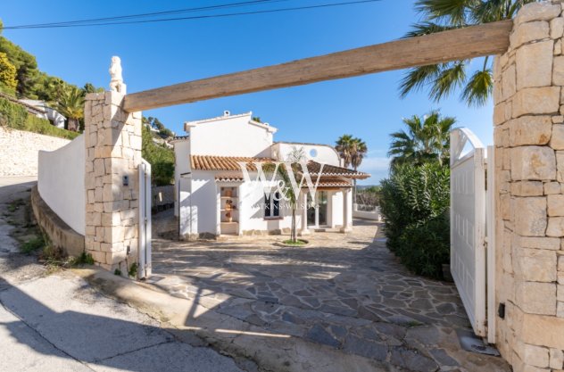 Resale - Villa -
Moraira - Benimeit