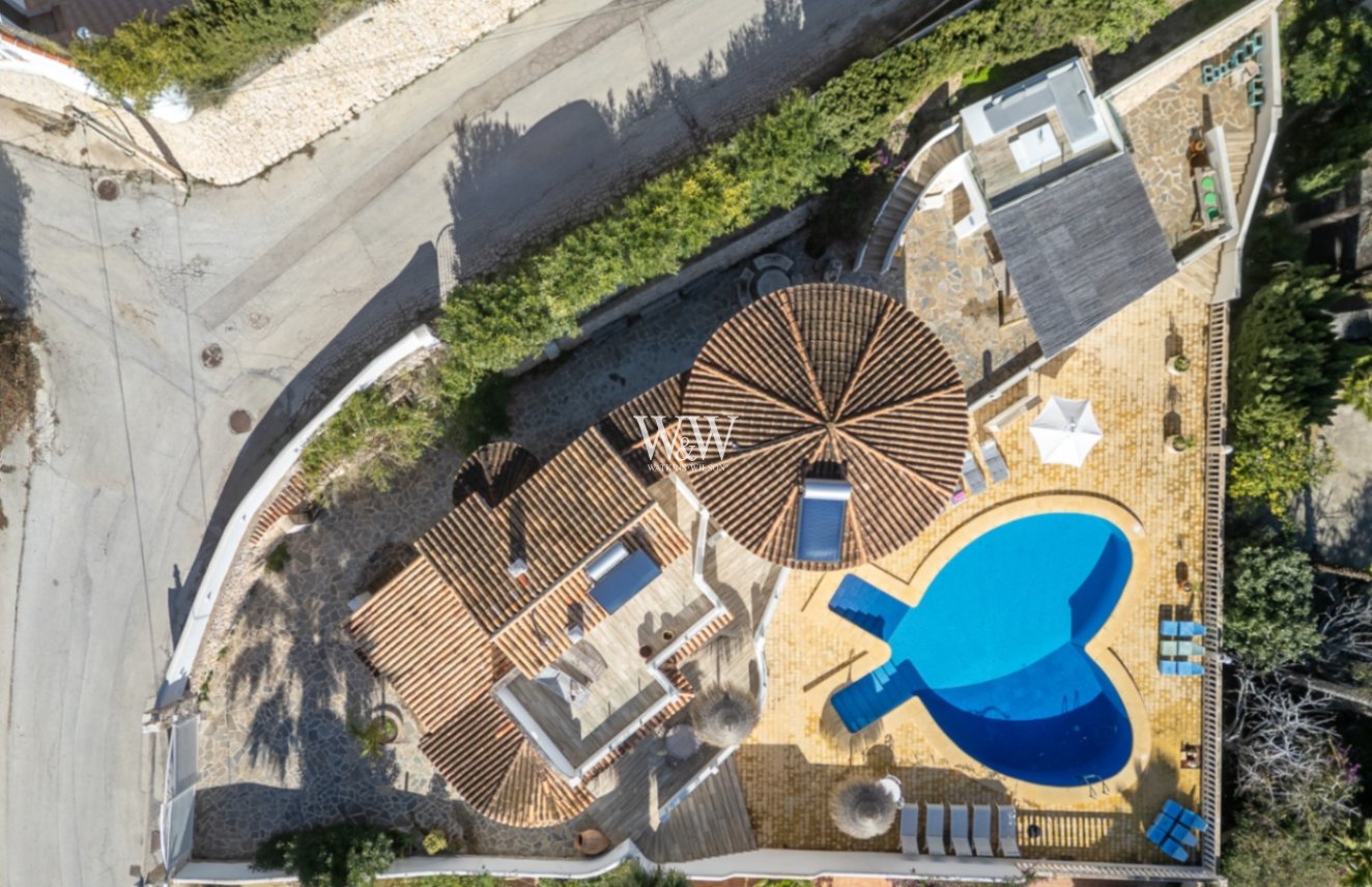 Resale - Villa -
Moraira - Benimeit