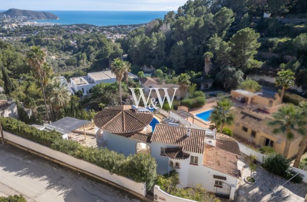 Resale - Villa -
Moraira - Benimeit