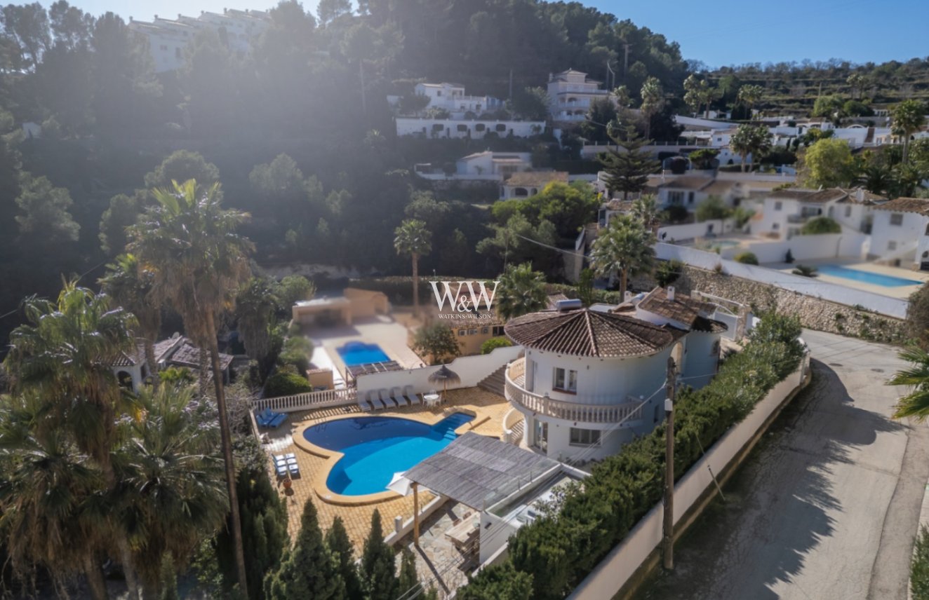 Resale - Villa -
Moraira - Benimeit