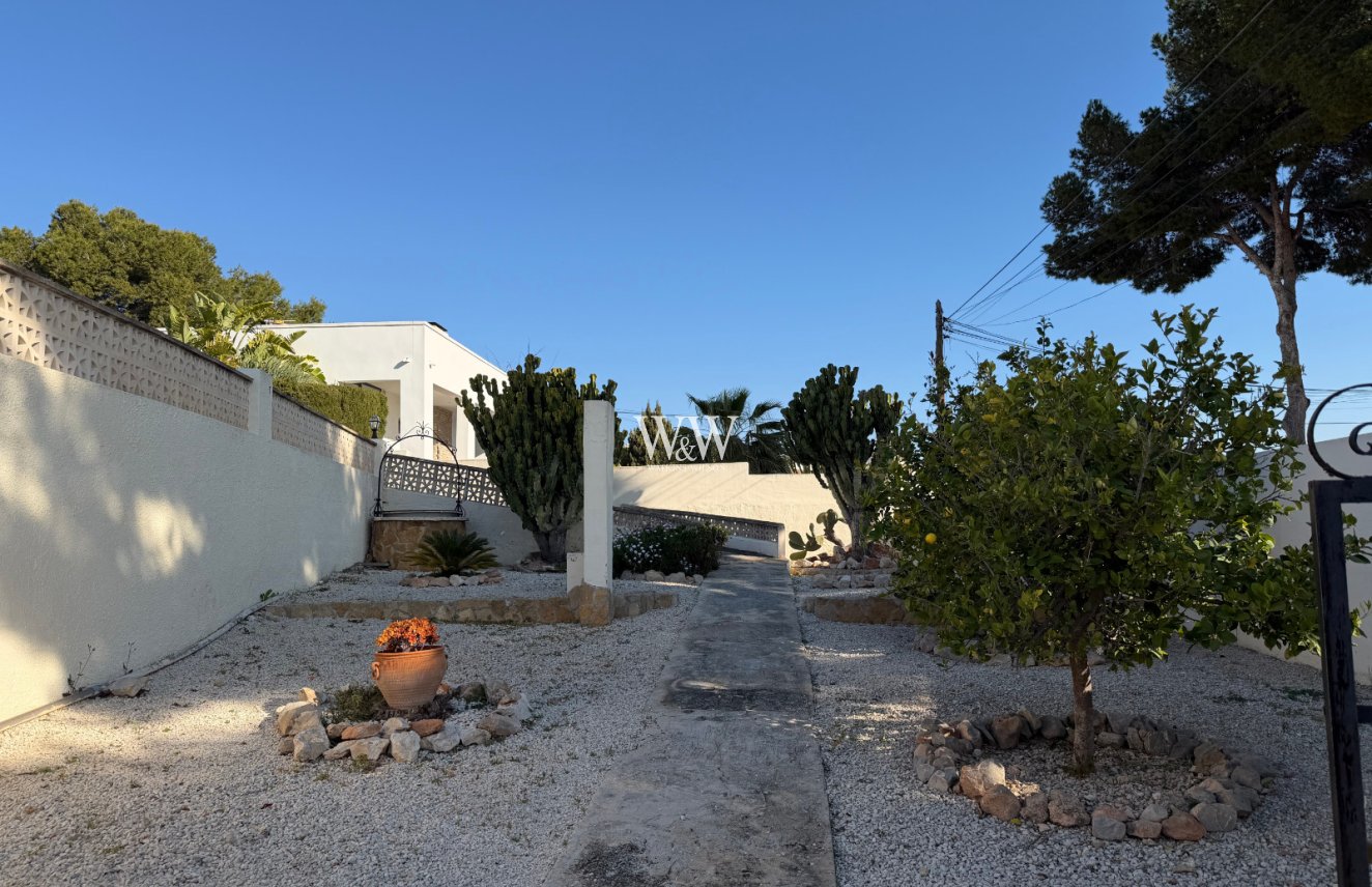 Resale - Villa -
Moraira - Pinar de Advocat