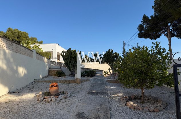 Resale - Villa -
Moraira - Pinar de Advocat