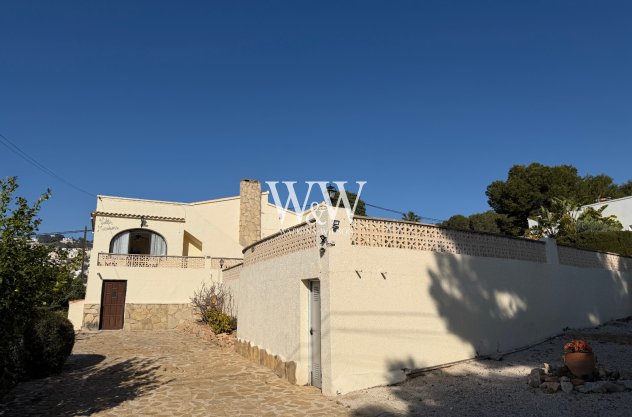 Resale - Villa -
Moraira - Pinar de Advocat