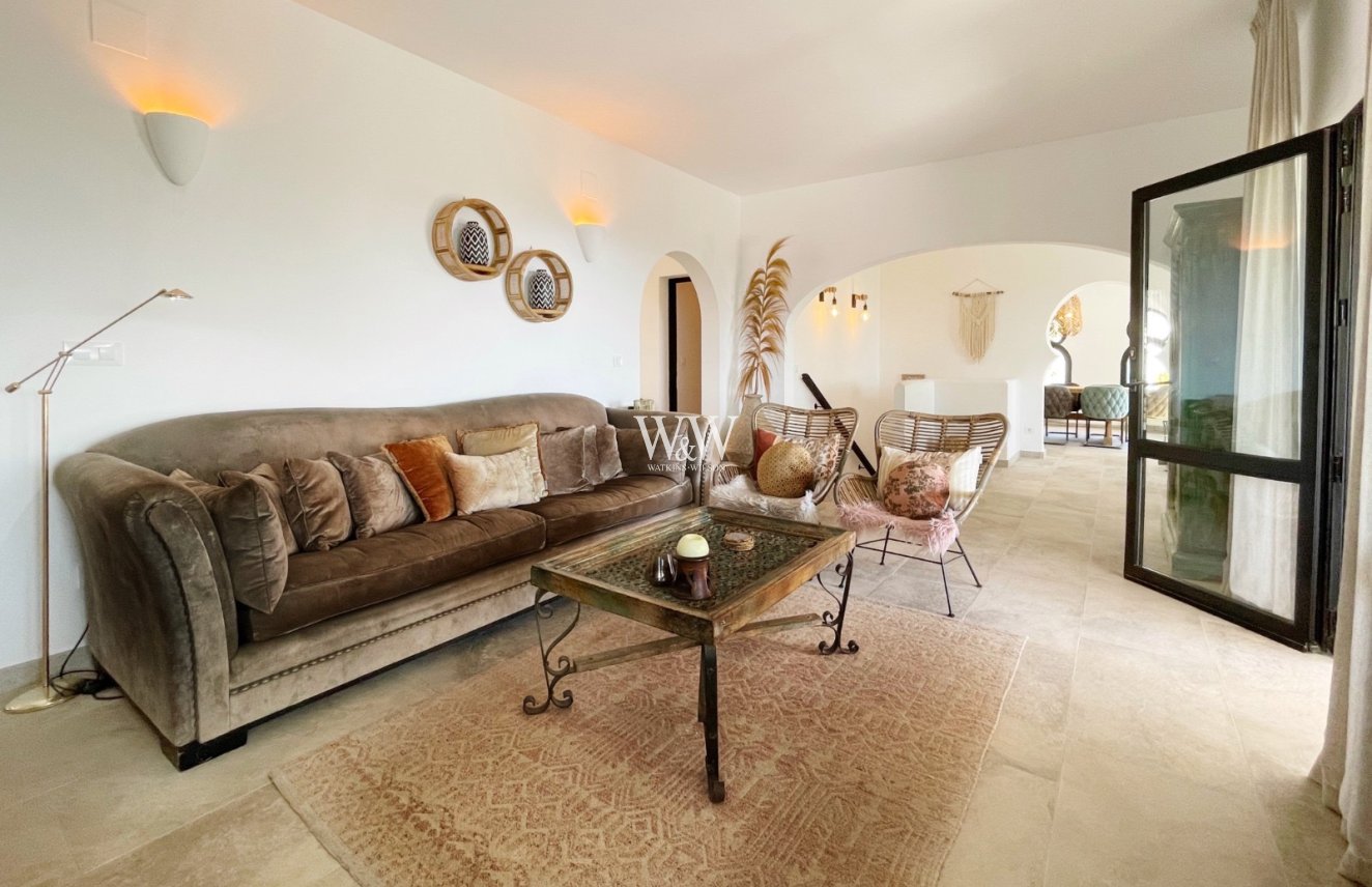 Resale - Villa -
Moraira - Benimeit