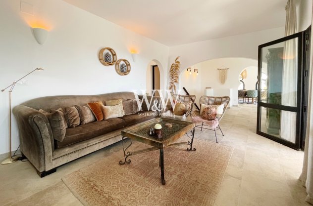 Resale - Villa -
Moraira - Benimeit